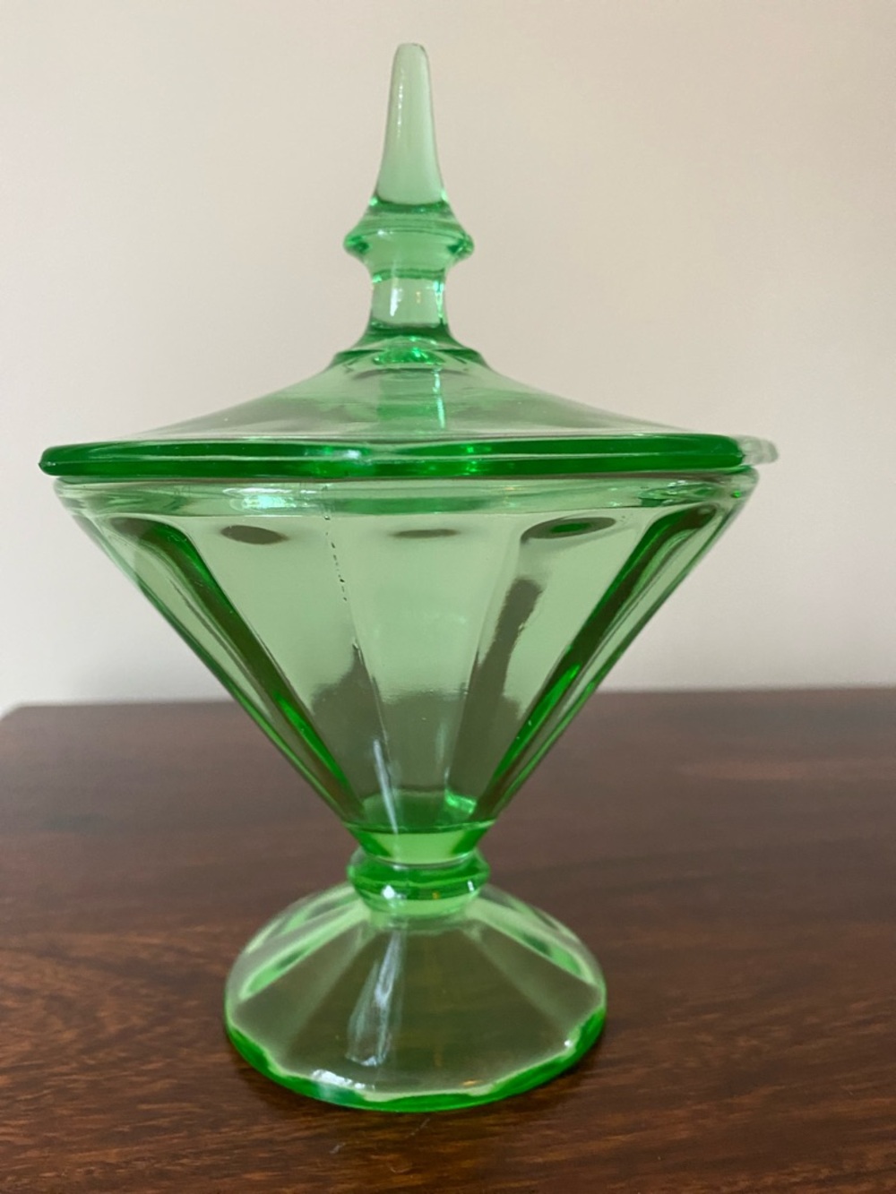 Cambridge Glass • Uranium Green Vintage Glass Covered Compote • - Picture 3 of 5